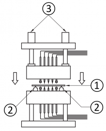 Leiterplatte mit Federkontaktstift und Kontaktsteckhülse
