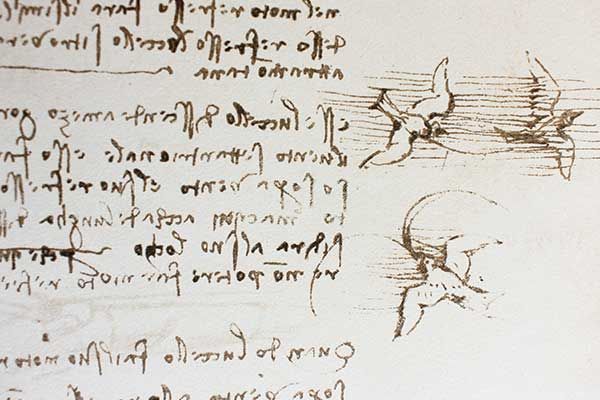 Skizzen und Notizen von Leonardo Da Vinci zum Flugverhalten der Vögel.